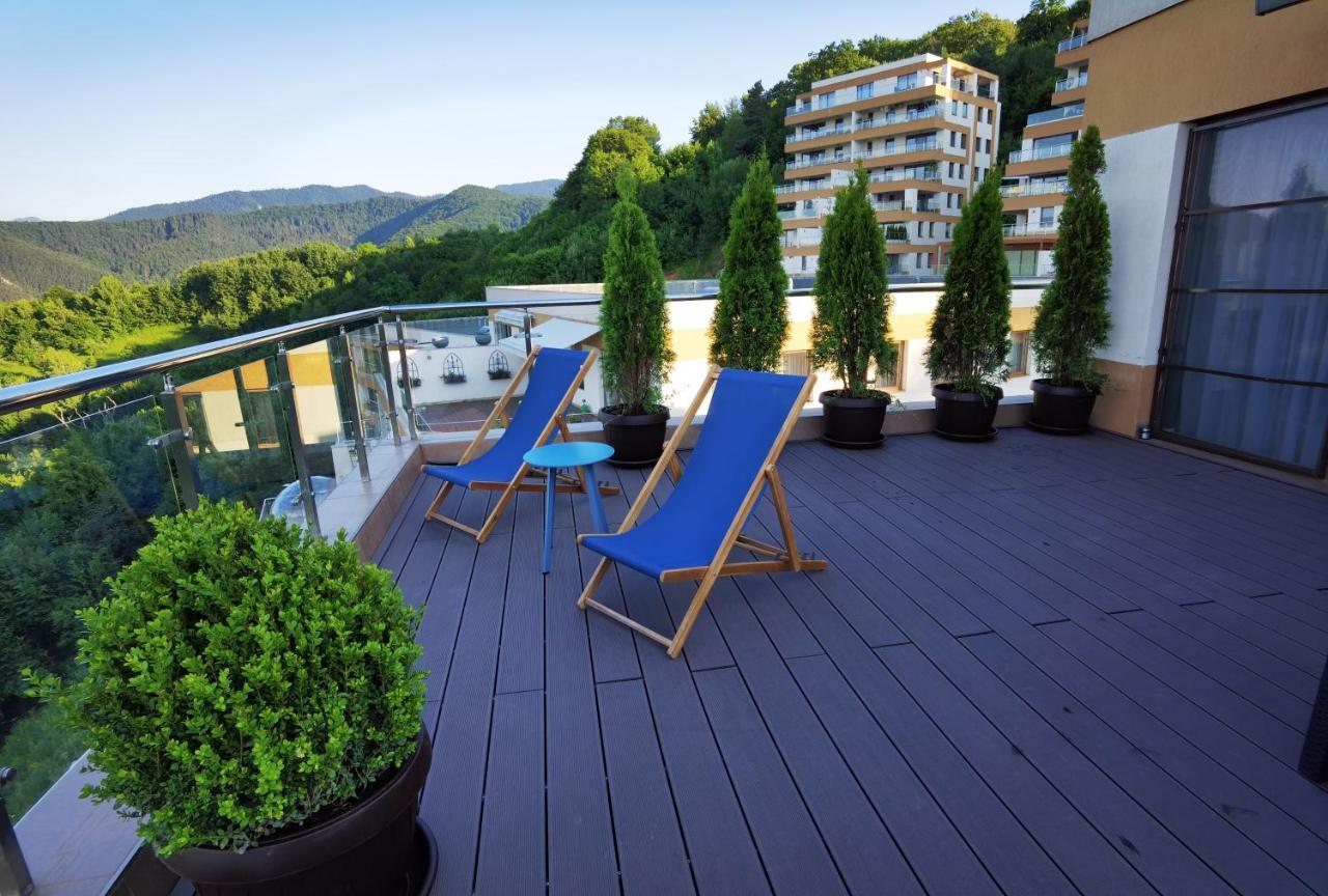 Coroni Seasons Apart With Panoramic View Brasov Exterior photo